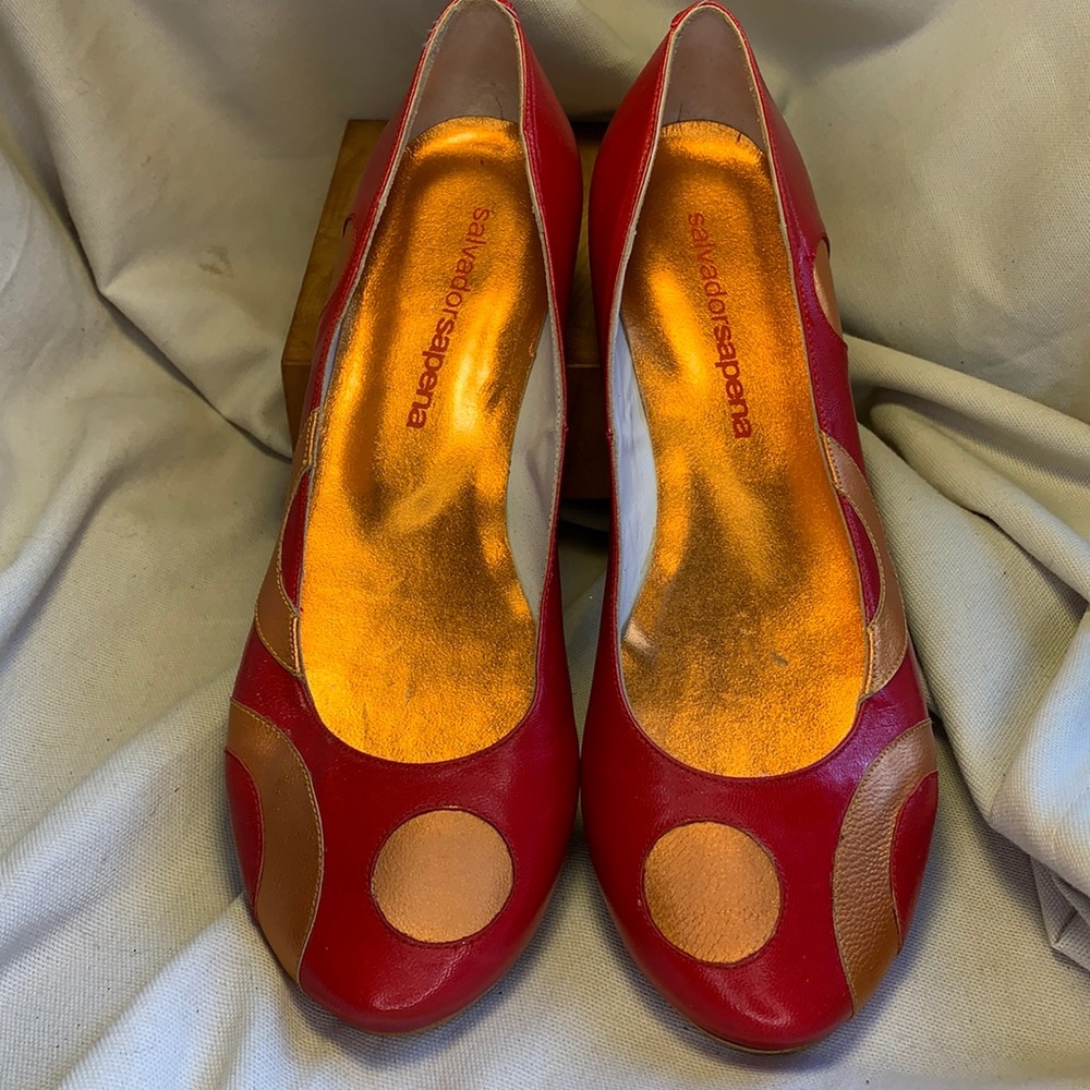 Salvador Sapena NWOT leather appliqué mini heel